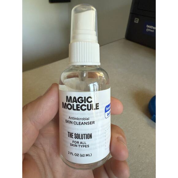Magic Molecule Skin Cleanser The Solution 2 fl oz BRAND NEW - Picture 1 of 2